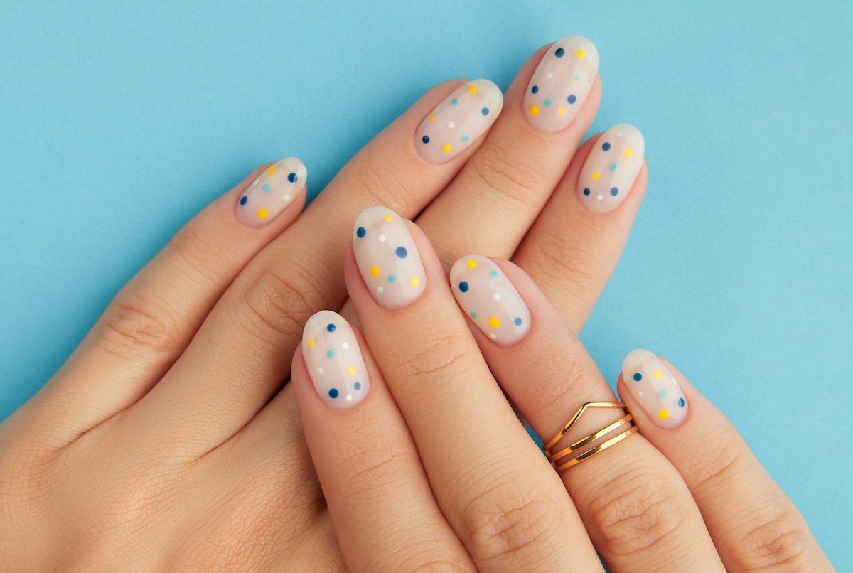 polka dot nails trend