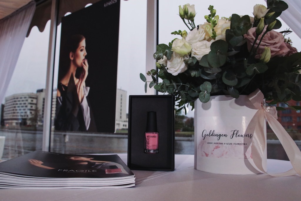 81AFB995 743F 4D79 A145 49939867572D