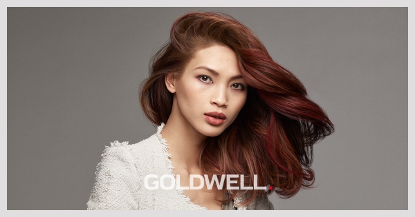 NOSLĒPUMAINA BRUNETE