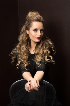 Mati, grims: Signe Konrade; Modele: Anete Volmane 