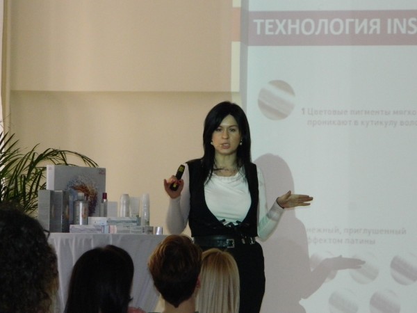 Tonējošās matu krāsas Color Touch jauno toņu INSTAMATIC prezentē Wella Professionals trenere Tatjana Kohana