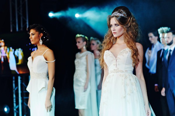  Maskavas radošā dueta Jurija Ždanova un Irinas Agrbas vīriešu un sieviešu frizūru kolekcija 