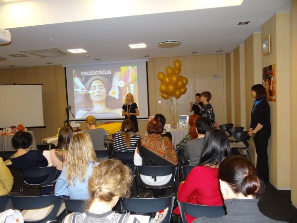 BERNARD CASSIERE Latvija menedžere Jeļena Kirhenšteine atklāj prezentāciju