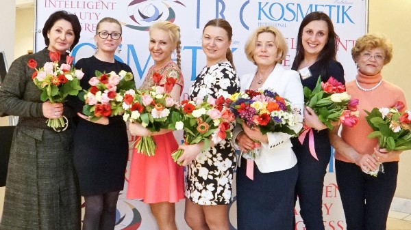 Organizatoru komanda (no kreisās): Tatjana Iļjina, Olga Borisova, Anna Bankovska-Drozda, Oļesja Semenova, Natālija Aleksandrova, Jevģēnija Arabska, Tatjana Časovskih