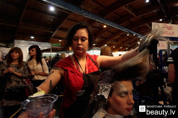 Ilze Zelča, brīvais frizieris. Piedalījās kategorijā «Color Vision» Trend Vision Award