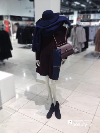 Dziļi zilā un  bordo krāsa padara tēlu ļoti elegantu.